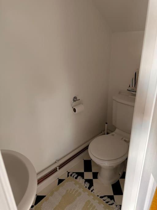 Cosy 19th Century Two Bedroomed With Continental Breakfast Бат