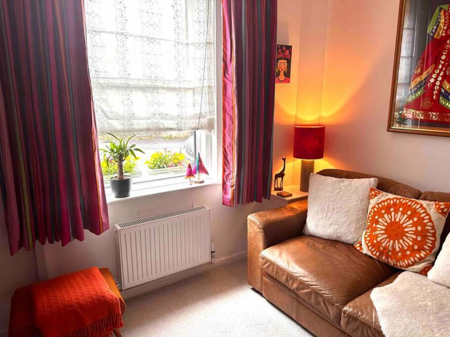 Cosy 19th Century Two Bedroomed With Continental Breakfast Дом отдыха Бат